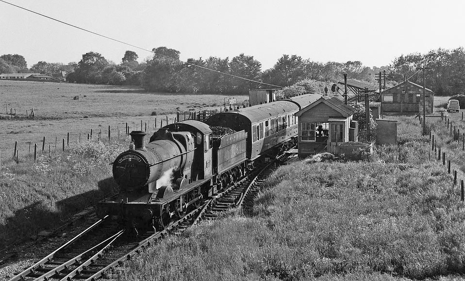 2221 at Carterton in 1962