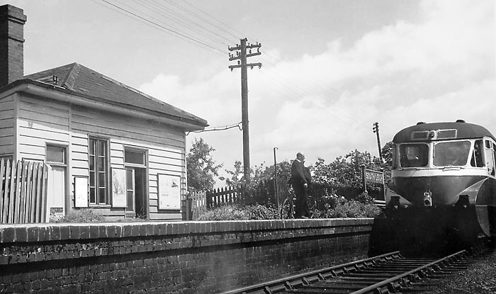 GWR Diesel Railcar at South Leigh in 1957